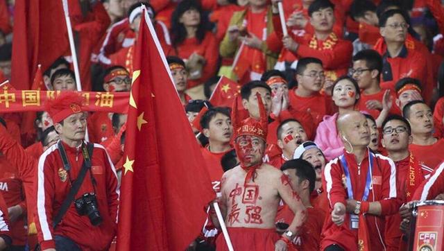 这不能怪我啊马叔……阿亮哭丧着脸说道：我当时跟您汇报了，您也答应了，怎么能这时候都甩锅给我一个人呢？马逵冷声道：你现在不用跟我讲这些废话，现在的当务之急是赶紧把情况跟老大汇报一下。
